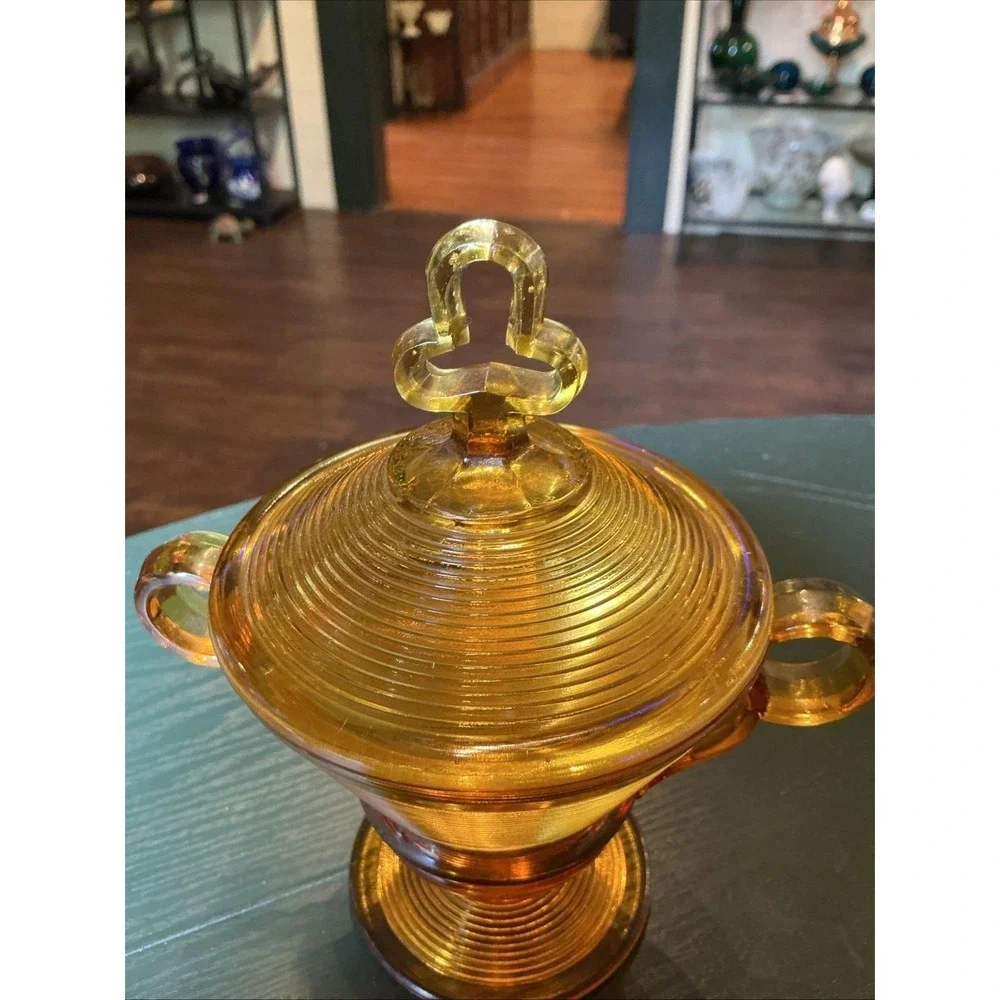Vintage Indiana Glass Amber Old English Ribbed Candy Dish With Lid‎ (read)